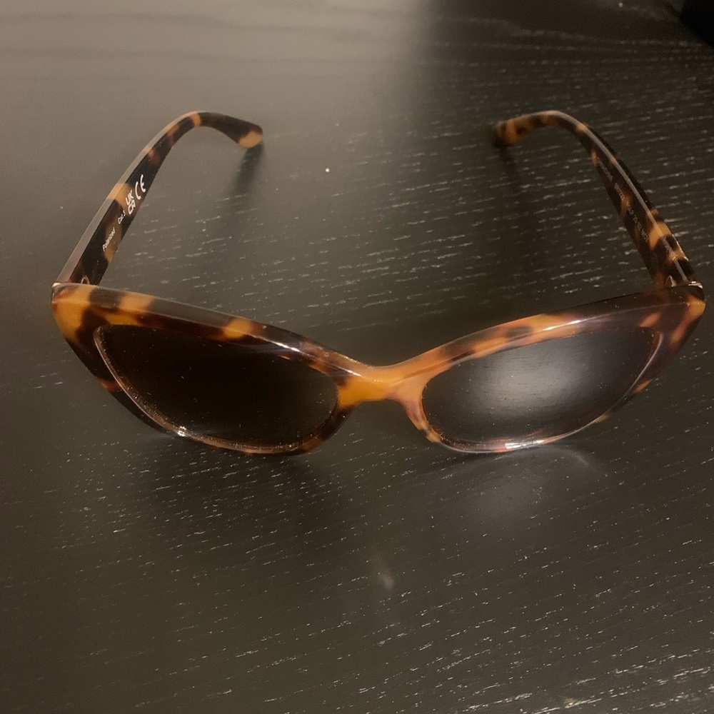 Foster Grant Tortoise Shell Polarized Sunglasses - image 3